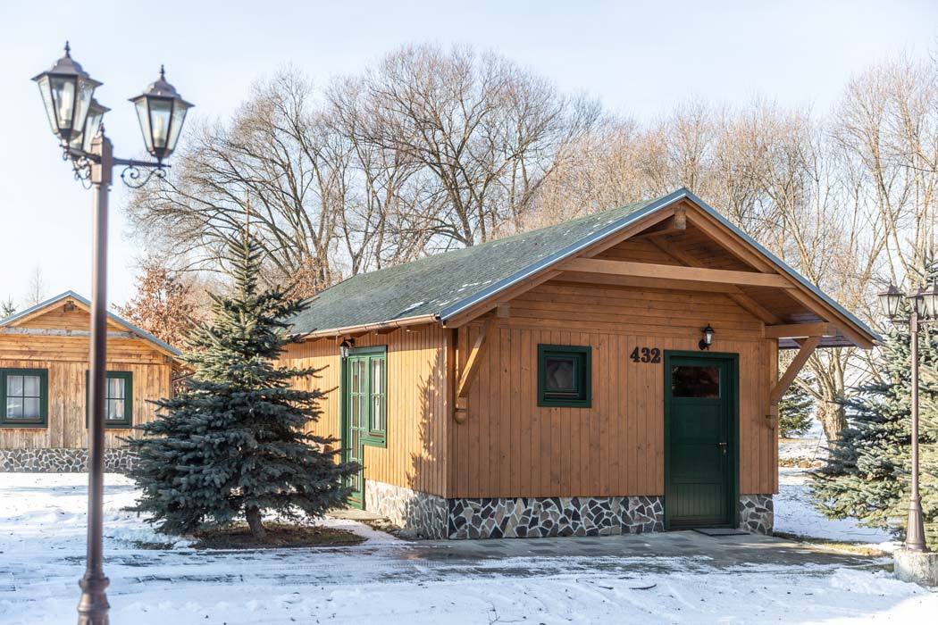 Chatka SnoWiki 432 v zime s lampášom